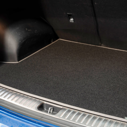 Volkswagen Tiguan 2016+ Upper Boot Mat // Black Grand, Grey Trim